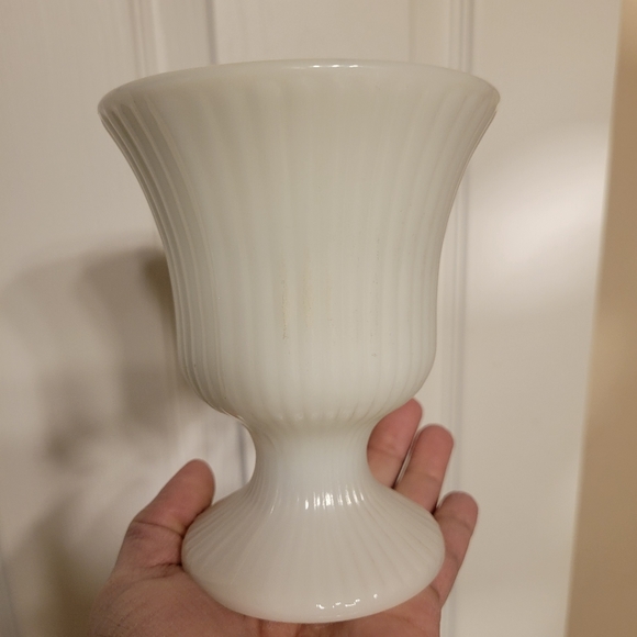 Vintage E.O. Brody Milk Glass Pedestal Vase ~ M7000 ~ Cleveland, OH ~ 1960s - Picture 13 of 14